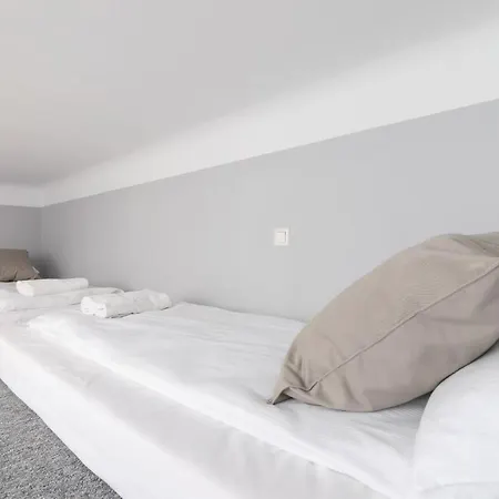 Mezzanine Retro Strzelecka Old Town By Renters 아파트
