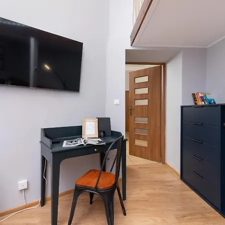 Mezzanine Retro Strzelecka Old Town By Renters *